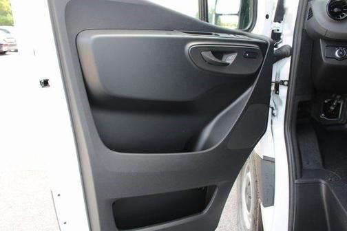 2025 Mercedes-Benz Sprinter 2500 Standard Roof