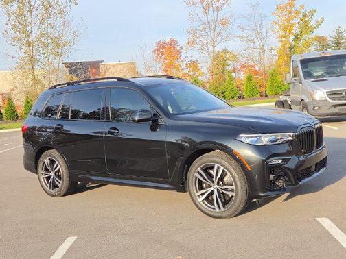 Black Sapphire Metallic 2021 BMW X7 M50i
