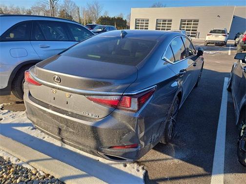 2022 Lexus ES 350 Base