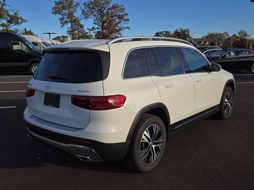 Polar White 2026 Mercedes-Benz GLB 250 4MATIC