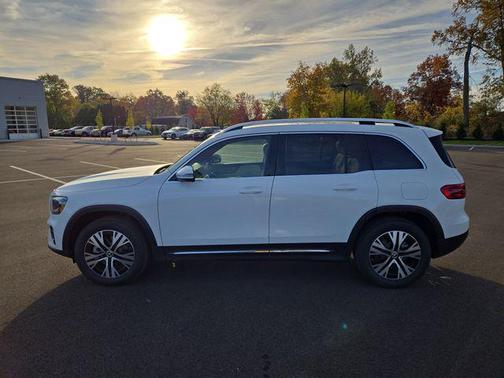 Polar White 2026 Mercedes-Benz GLB 250 4MATIC