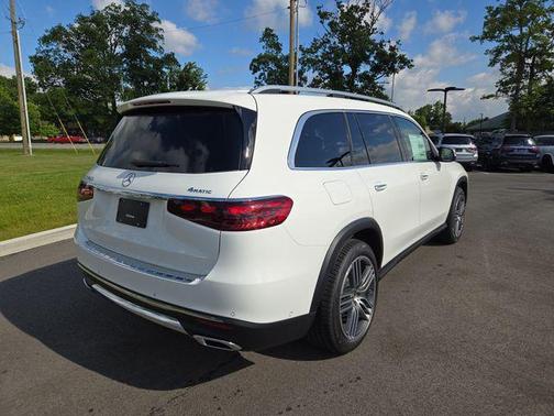 Polar White 2026 Mercedes-Benz GLS 450 4MATIC