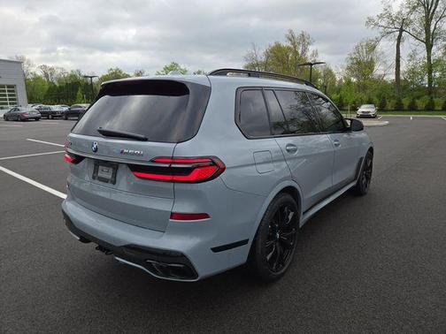 Brooklyn Grey Metallic 2024 BMW X7 M60i