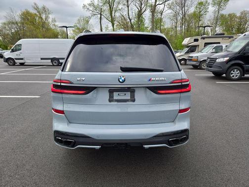 Brooklyn Grey Metallic 2024 BMW X7 M60i