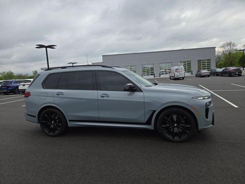 Brooklyn Grey Metallic 2024 BMW X7 M60i