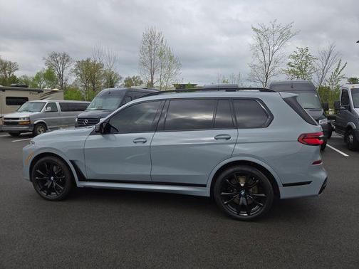 Brooklyn Grey Metallic 2024 BMW X7 M60i
