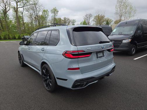 Brooklyn Grey Metallic 2024 BMW X7 M60i