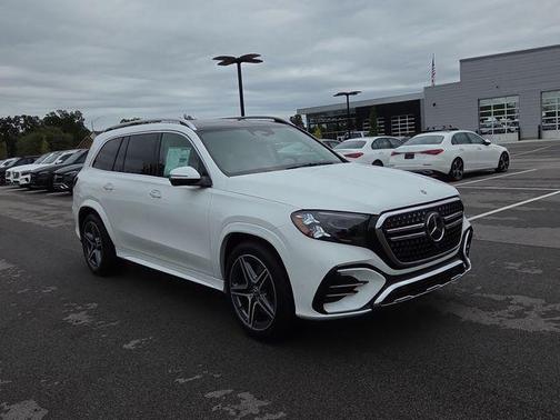 White 2027 Mercedes-Benz GLS 450 4MATIC