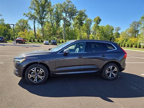 2022 Volvo XC60 B5 Momentum