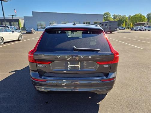 2022 Volvo XC60 B5 Momentum