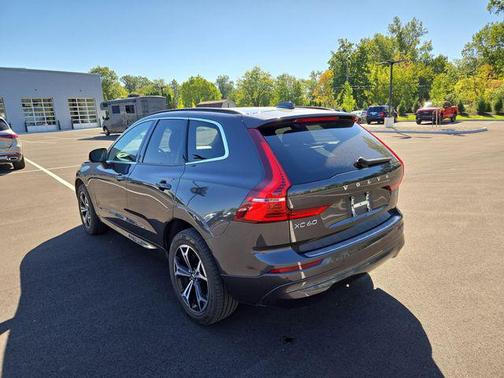 2022 Volvo XC60 B5 Momentum