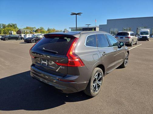 2022 Volvo XC60 B5 Momentum