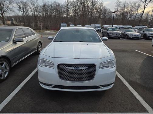 2017 Chrysler 300C Platinum