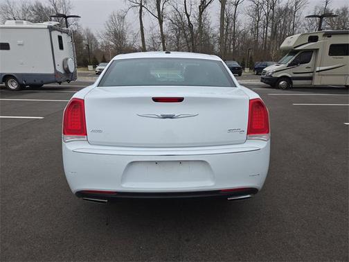 2017 Chrysler 300C Platinum