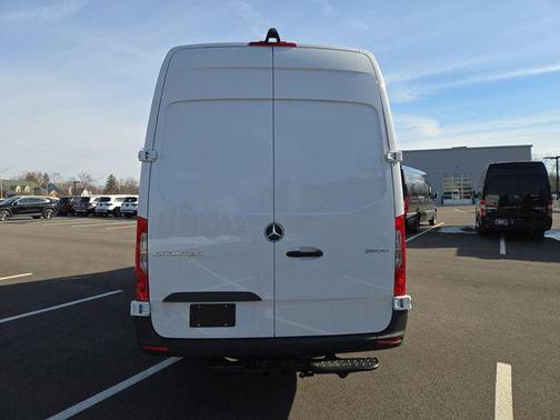 Arctic White 2026 Mercedes-Benz Sprinter 2500 Cargo 170 WB
