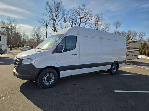 Arctic White 2026 Mercedes-Benz Sprinter 2500 Cargo 170 WB
