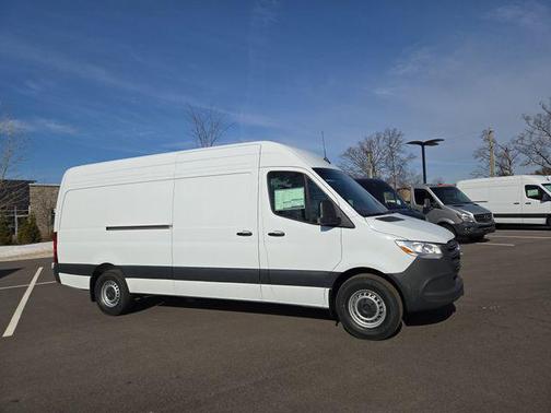 Arctic White 2026 Mercedes-Benz Sprinter 2500 Cargo 170 WB