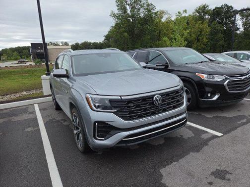 Silver Mist Metallic 2024 Volkswagen Atlas 2.0T SEL Premium R-Line 4MOTION