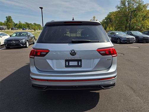 2022 Volkswagen Tiguan 2.0T SE R-Line Black 4MOTION