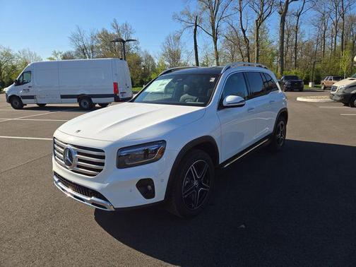 Polar White 2026 Mercedes-Benz GLB 250 4MATIC