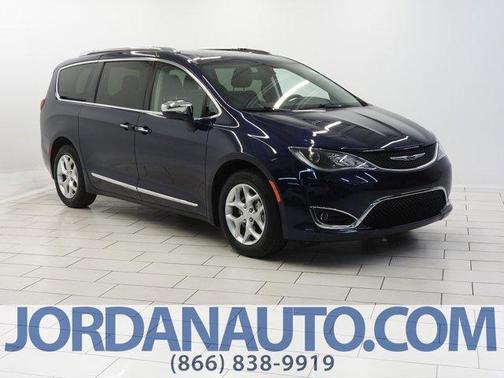 Photo 1 of 39 of 2020 Chrysler Pacifica Limited