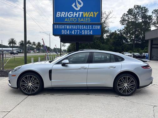 2017 Porsche Panamera 4