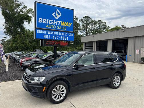 Deep Black Pearl 2019 Volkswagen Tiguan 2.0T SE