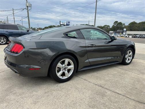 2017 Ford Mustang V6
