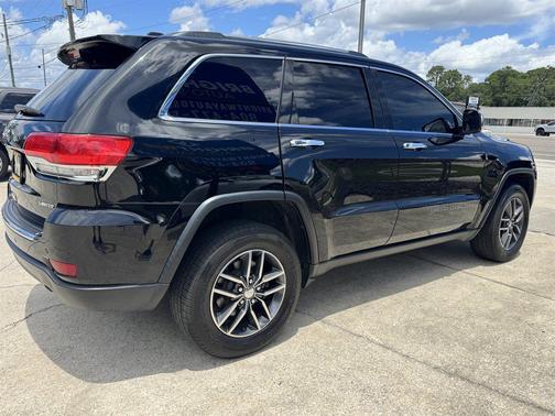 Diamond Black Crystal Pearlcoat 2017 Jeep Grand Cherokee Limited