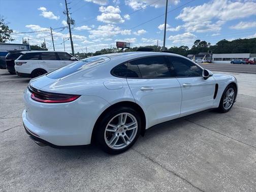 2017 Porsche Panamera 4