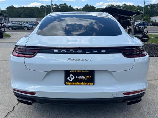 2017 Porsche Panamera 4
