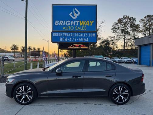 2024 Volvo S60 B5 Plus Dark Theme