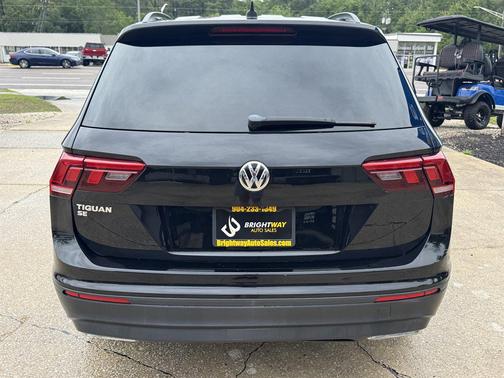 Deep Black Pearl 2019 Volkswagen Tiguan 2.0T SE