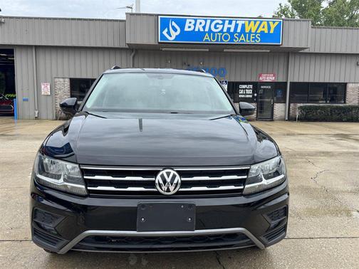 Deep Black Pearl 2019 Volkswagen Tiguan 2.0T SE