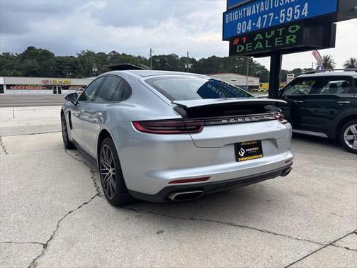 2017 Porsche Panamera 4