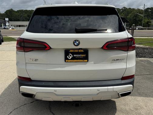 White 2019 BMW X5 xDrive40i
