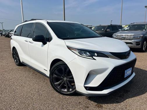 2021 Toyota Sienna XSE 7 Passenger