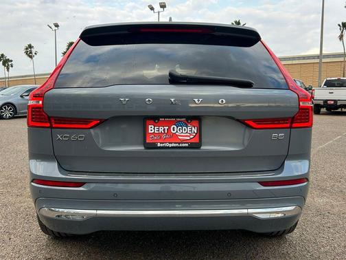 2022 Volvo XC60 B5 Inscription