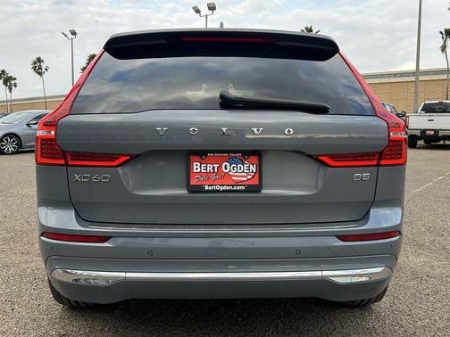 2022 Volvo XC60 B5 Inscription