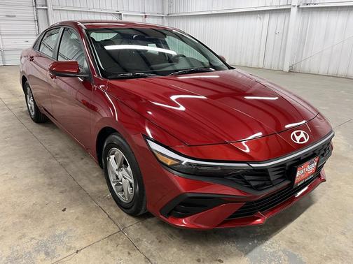 2025 Hyundai ELANTRA SE