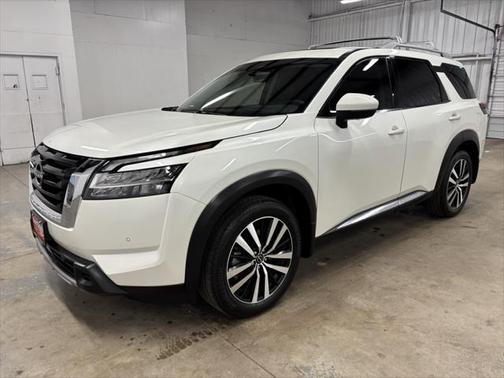 2023 Nissan Pathfinder Platinum FWD
