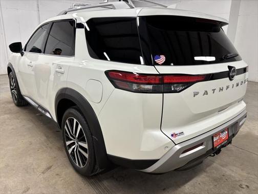 2023 Nissan Pathfinder Platinum FWD