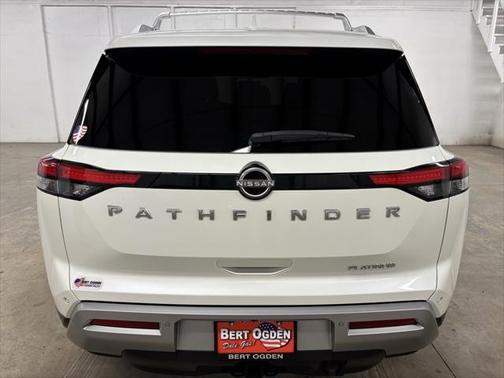 2023 Nissan Pathfinder Platinum FWD