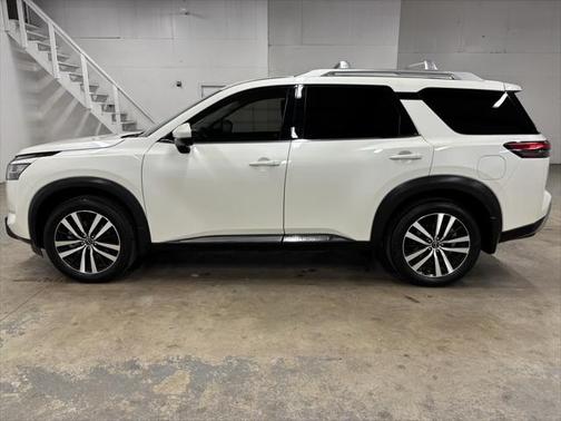 2023 Nissan Pathfinder Platinum FWD