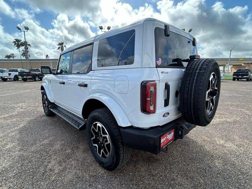 OXFORD WHITE 2026 Ford Bronco Outer Banks