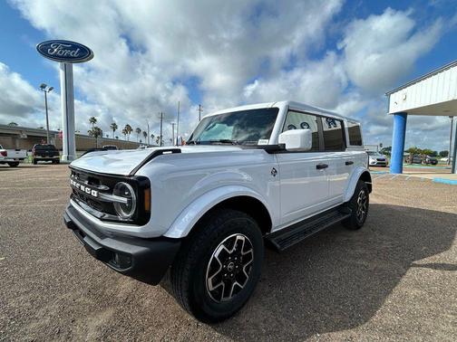 OXFORD WHITE 2026 Ford Bronco Outer Banks
