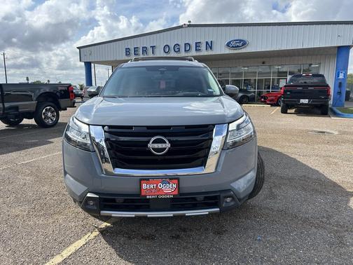 2022 Nissan Pathfinder Platinum 4WD