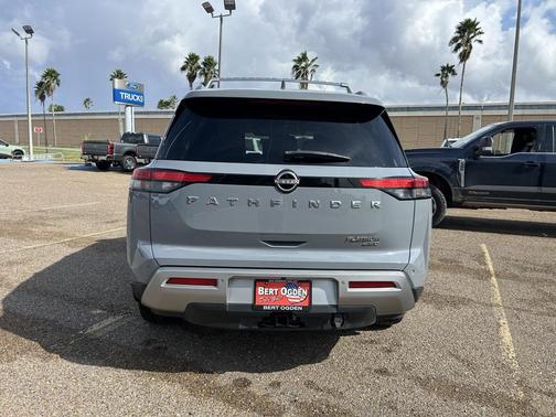 2022 Nissan Pathfinder Platinum 4WD