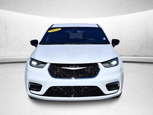 2025 Chrysler Pacifica L
