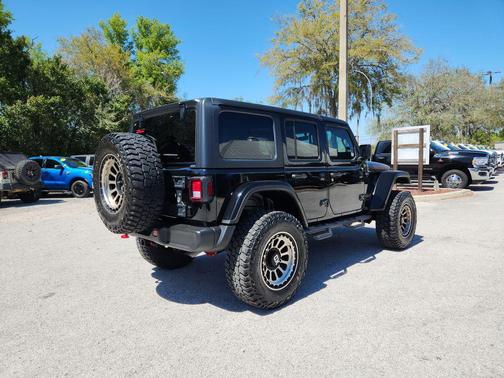 Black Clearcoat 2023 Jeep Wrangler Rubicon